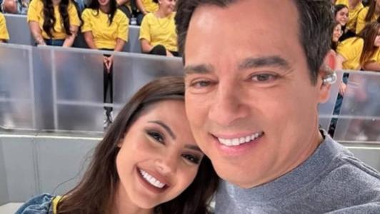 Luana Andrade em foto com Celso Portiolli nas gravações do 'Domingo Legal'