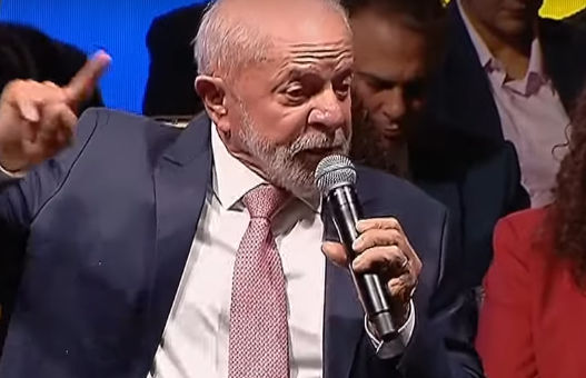 Lula afirma que prefeitos vão dizer 'Lulinha, fica' ao fim do seu mandato