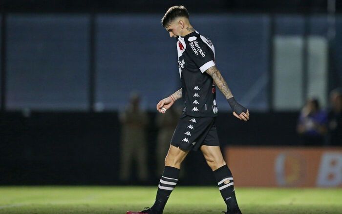 Vasco procura novo destino para Orellano, que está fora da pré-temporada