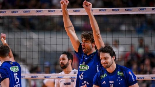 Lucão comemora ponto durante a final da Superliga contra o Minas