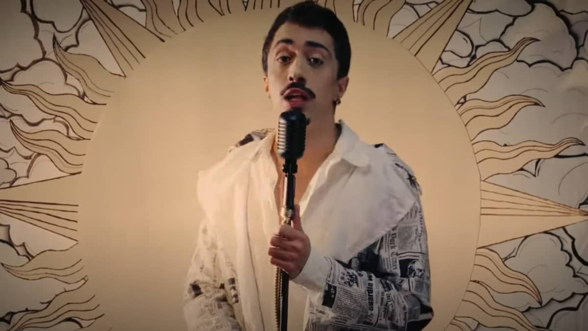 Youtuber Lucas Inutilismo mistura funk, rap, pop e rock em retrospectiva que relembra os maiores hits de 2021 