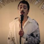 Youtuber Lucas Inutilismo mistura funk, rap, pop e rock em retrospectiva que relembra os maiores hits de 2021 