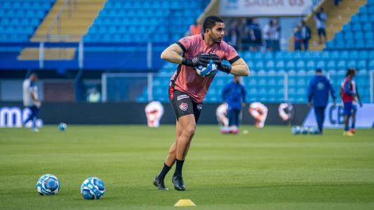 Lucas Arcanjo saiu lesionado no último jogo e deve desfalcar o Leão