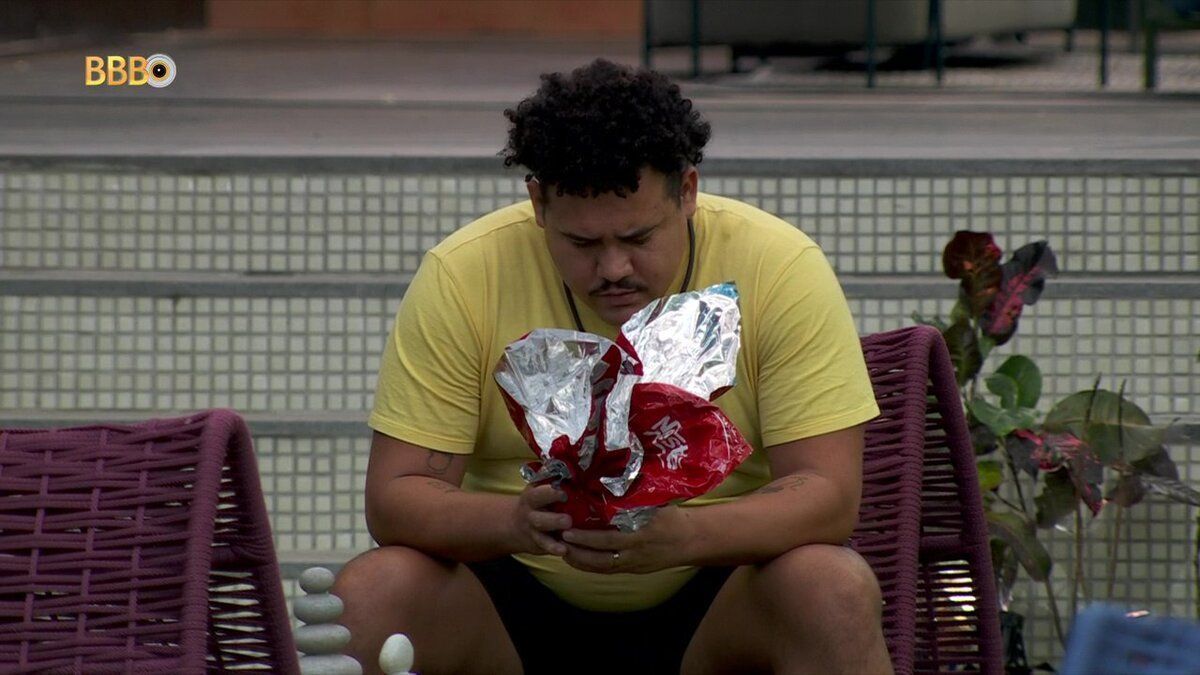 Lucas se desespera ao não encontrar esposa, agora ex, em ação de Páscoa do BBB 24