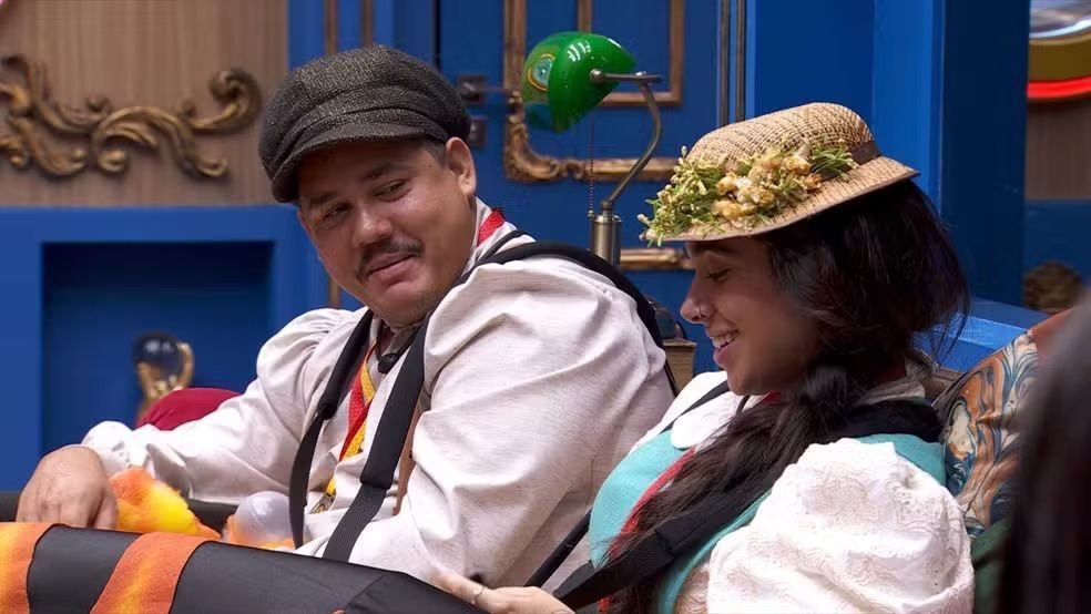Brother promete pular pelado em piscina se amiga se salvar do paredão do BBB 24
