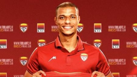 Lucas Cândido, de 29 anos, vai jogar no futebol iraniano