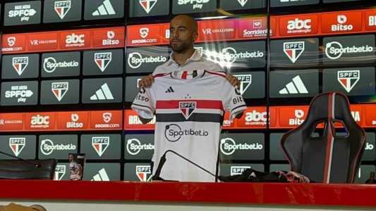 Lucas é apresentado no São Paulo: 'Torcida fez a diferença'