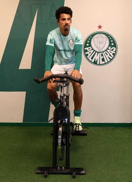Lucas Evangelista foi capitão do Palmeiras contra o Fortaleza