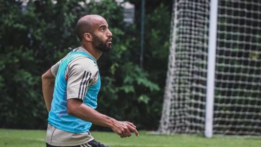 Lucas faz atividade com elenco no gramado e avança em recuperação no São Paulo