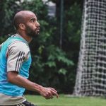 Lucas treina com elenco no gramado e avança em recuperação no São Paulo