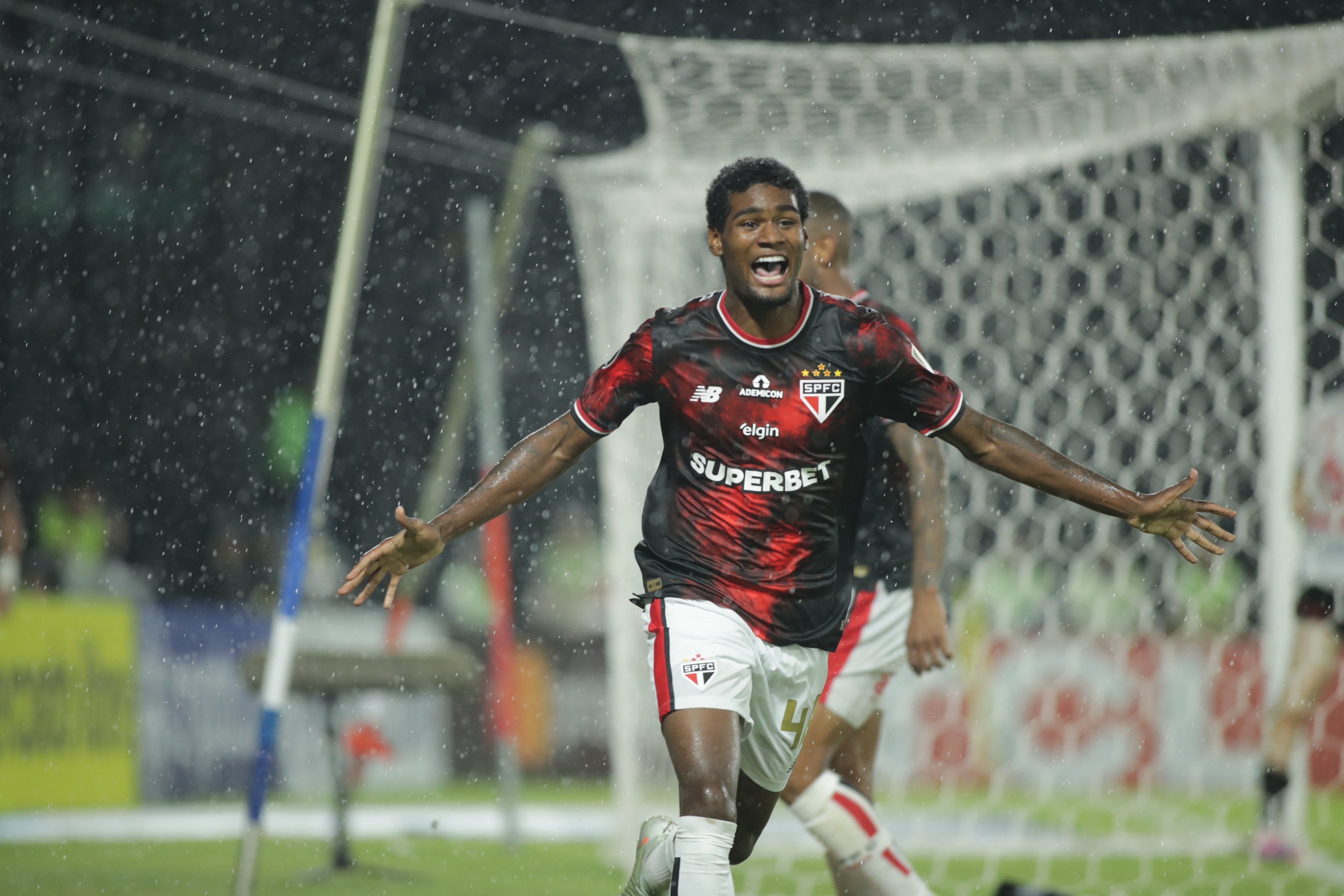 Lucas Ferreira exalta primeiro gol pelo São Paulo e manda recado à torcida