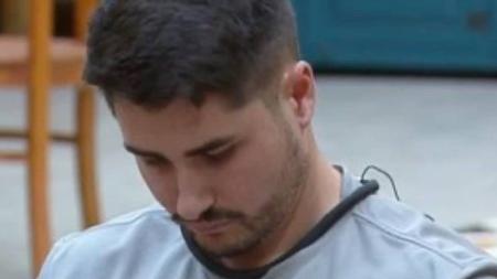 Lucas foi alvo de comentários homofóbicos dentro do reality