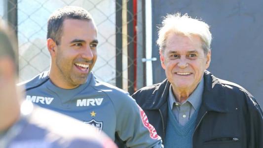 Lucas Gonçalves e o pai, Otacílio, na Cidade do Galo