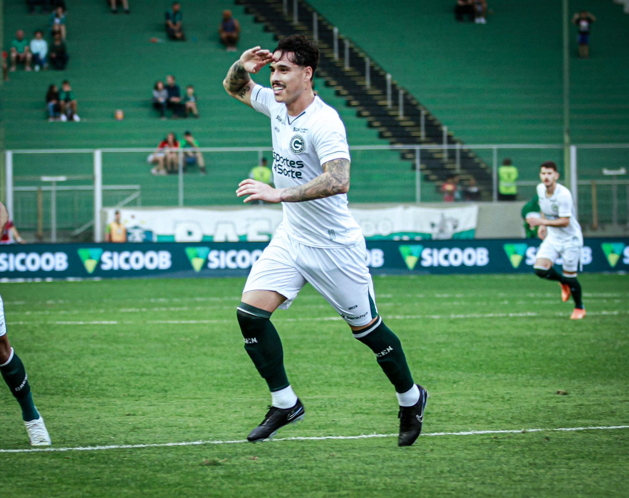 Botafogo tem interesse em Lucas Halter, zagueiro do Athletico