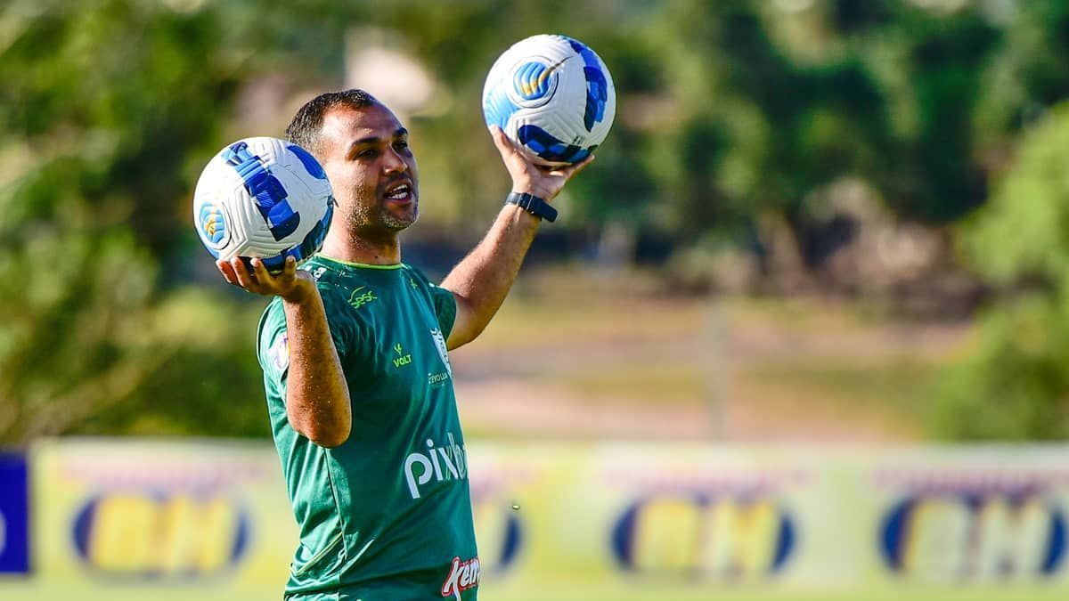 Preparador físico do América agride filho de conselheiro do clube em Montevidéu