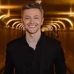 Lucas Lima, ex-marido Sandy, é visto em loja de móveis com filho, Theo 