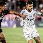 Santos sente falta de desfalques, perde gols e é derrotado pelo Newell's na Sul-Americana