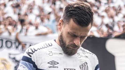 Lucas Lima no aquecimento para a partida entre Santos e Vasco