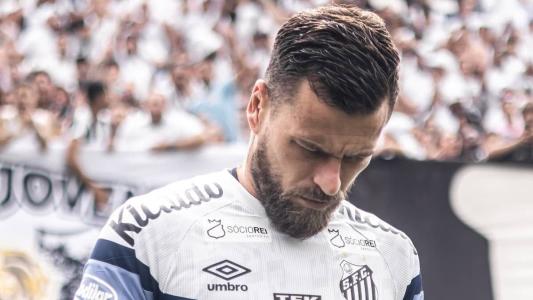 Lucas Lima no aquecimento para a partida entre Santos e Vasco