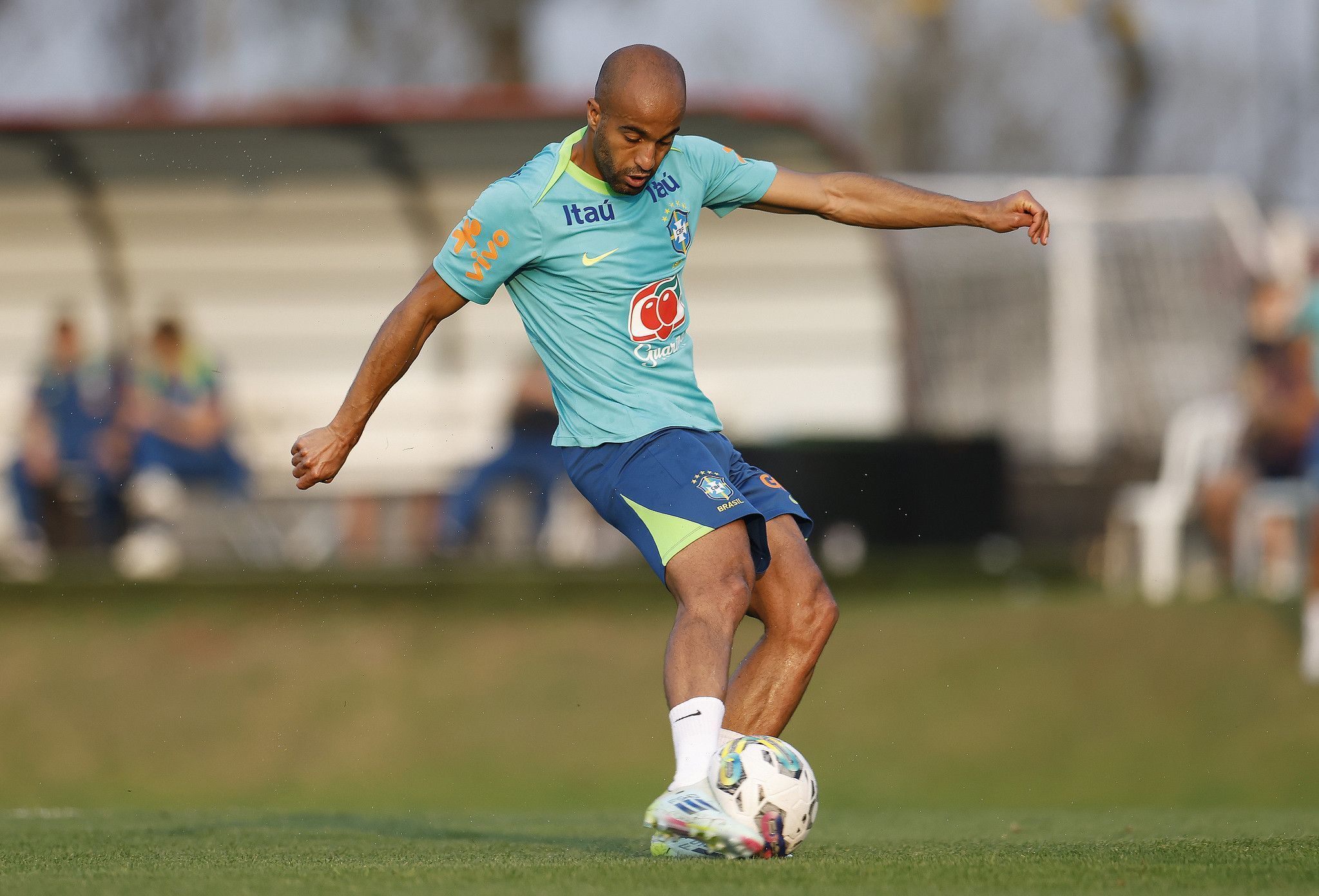 São Paulo define estratégia para ter Lucas Moura contra o Atlético
