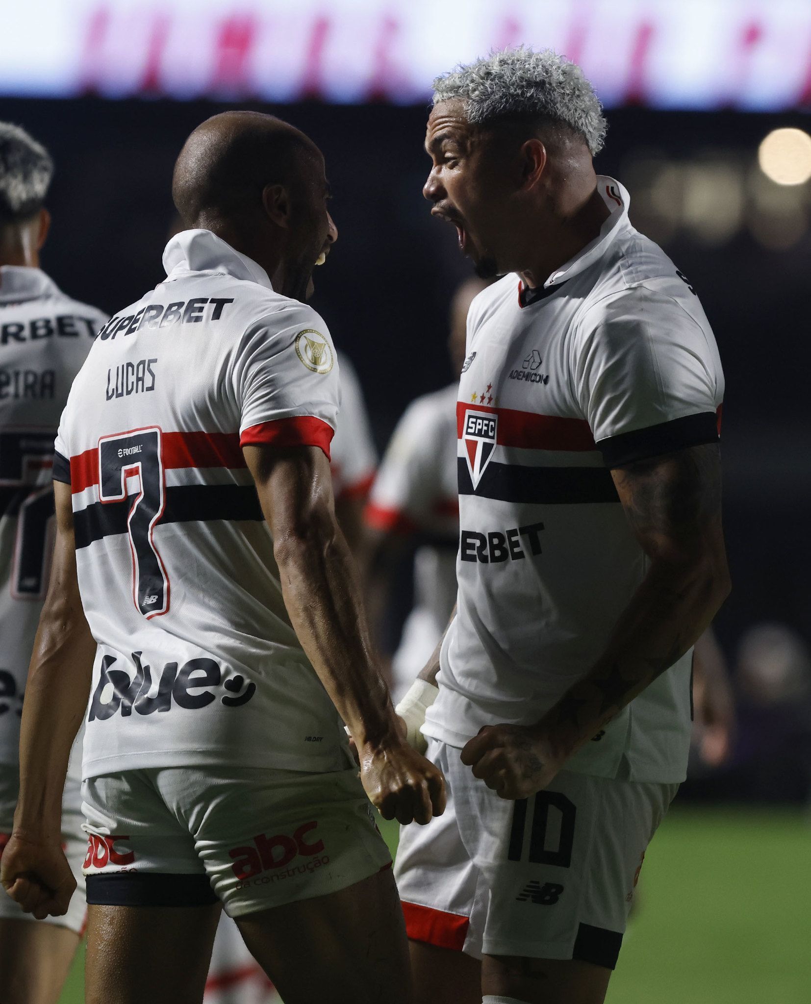 Lucas e Luciano têm sequência de ‘desentendimentos’ por pênaltis no São Paulo