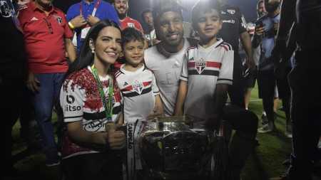 Lucas Moura vai discutir com a família a permanência no São Paulo
