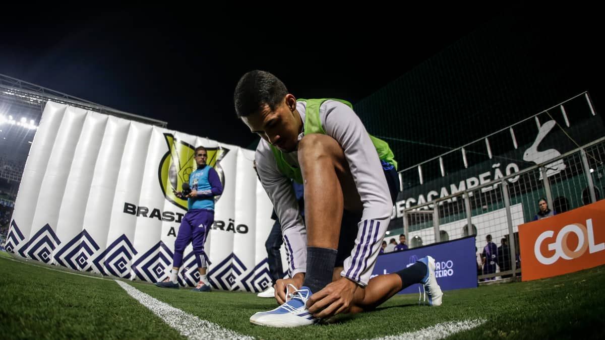 Zagueiro do Cruzeiro expulso na Série A pode atuar contra o Náutico? Entenda regra