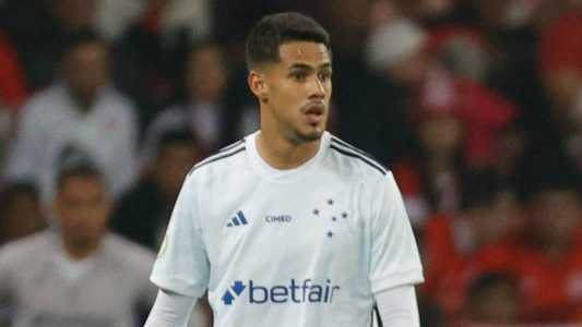 Lucas Oliveira, zagueiro do Cruzeiro, foi expulso contra o Inter e está fora do duelo com o Vasco