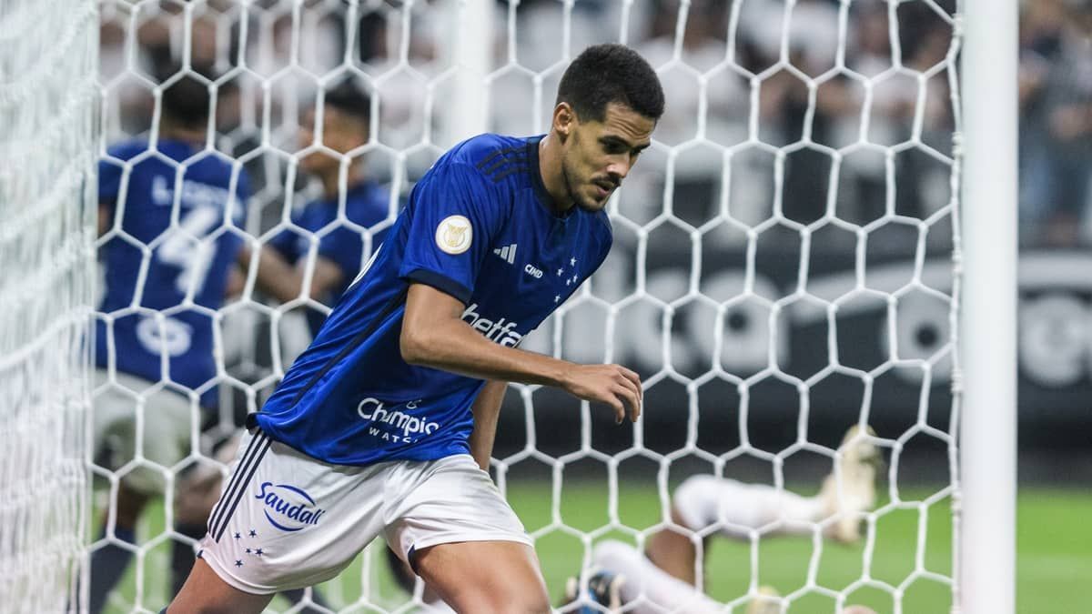 Oliveira diz que Cruzeiro fez 'boa partida' em derrota para o Corinthians