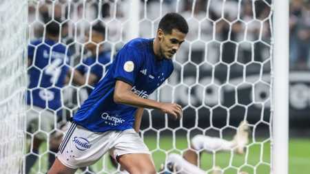 Lucas Oliveira, zagueiro do Cruzeiro, fez o gol celeste na derrota para o Corinthians