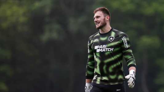 Lucas Perri durante atividade do Botafogo nesta quarta (20)