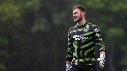 Lucas Perri durante atividade do Botafogo nesta quarta (20)
