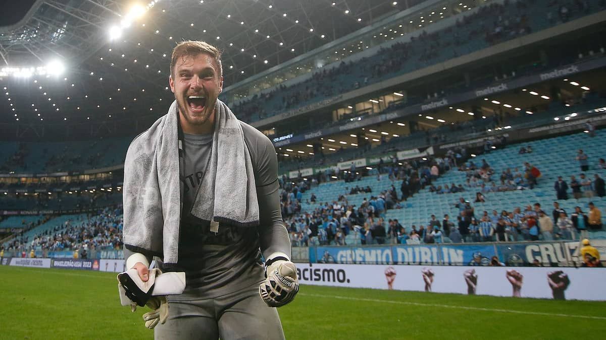 Goleiro do Botafogo explica 'defesa absurda' contra o Grêmio