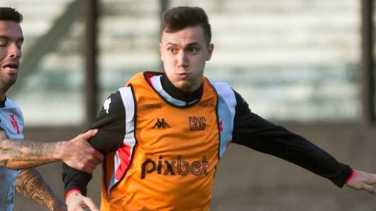 Lucas Piton é desfalque do Vasco diante do Cruzeiro