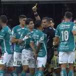 Ex-Cruzeiro, Lucas Romero é agredido por árbitro no México