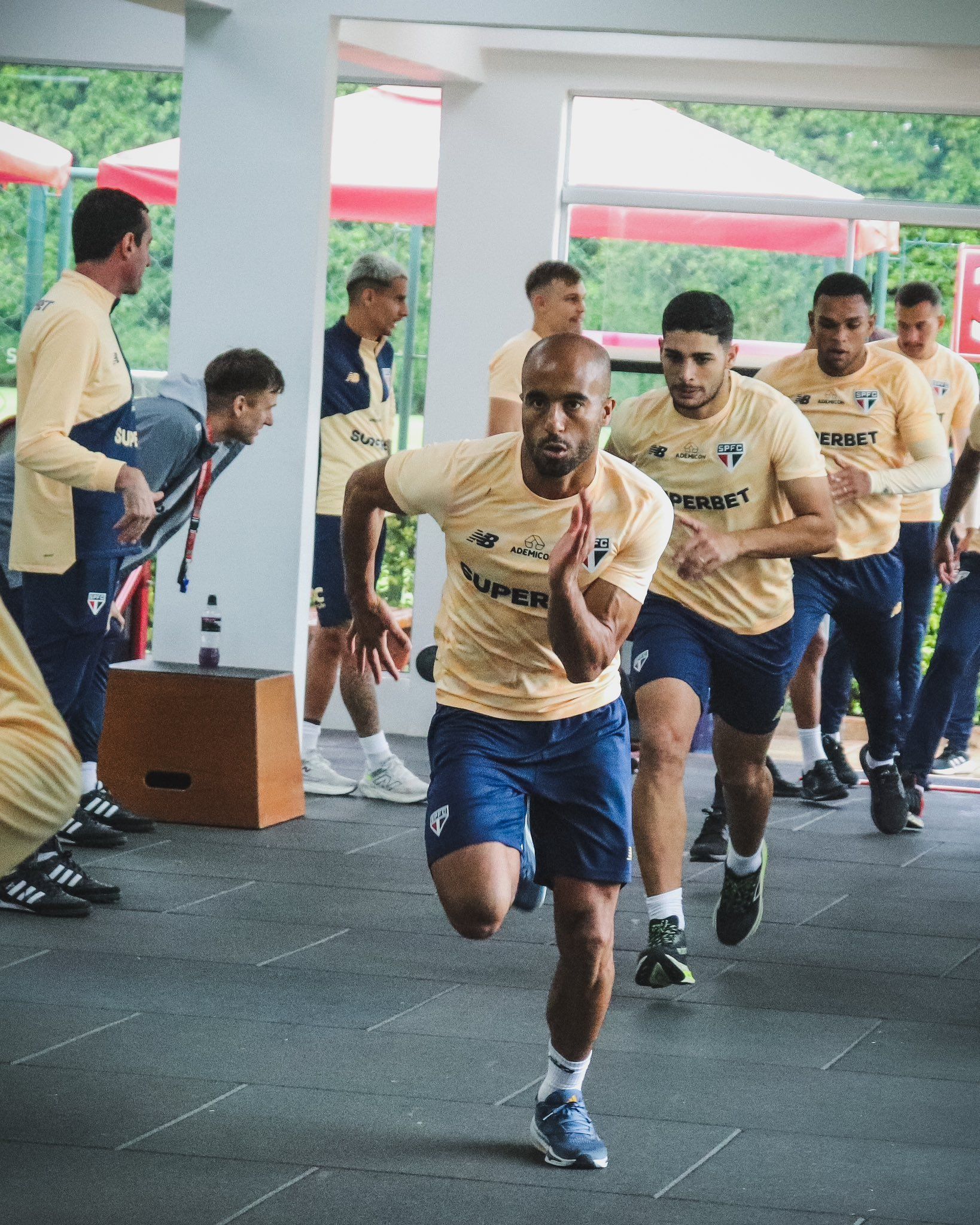 Chuva atrapalha plano, e São Paulo faz treino diferente para decisão na Libertadores