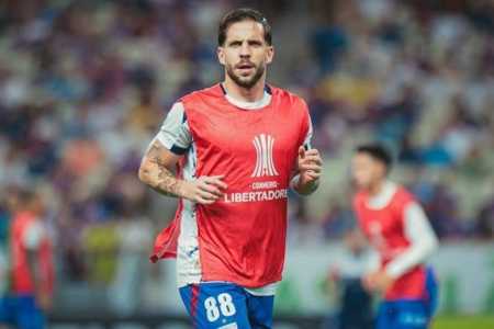 Lucas Sasha durante aquecimento de jogo da Copa Libertadores, pelo Fortaleza