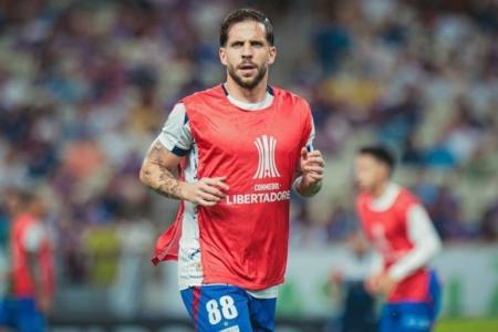 Lucas Sasha durante aquecimento de jogo da Copa Libertadores, pelo Fortaleza