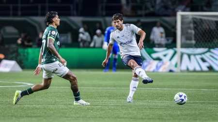 Lucas Silva criou grande chance para o Cruzeiro, mas Wesley a desperdiçou