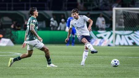 Lucas Silva criou grande chance para o Cruzeiro, mas Wesley a desperdiçou