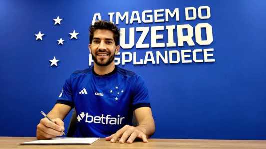 Lucas Silva, de 30 anos, foi anunciado como reforço do Cruzeiro nesta segunda-feira (10)