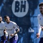 Cruzeiro enfrenta o Athletico-PR em busca de retomada após tropeços