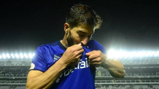 Lucas Silva durante partida entre Cruzeiro e Santos, pelo Brasileirão