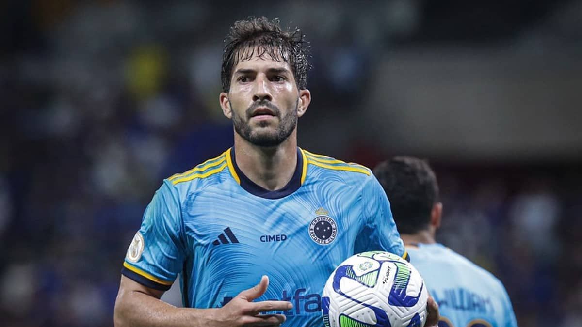 Lucas Silva diz que saída de Pepa do Cruzeiro 'surpreendeu os jogadores'