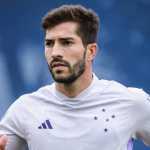 Lucas Silva faz trabalho em campo e se aproxima de retorno no Cruzeiro