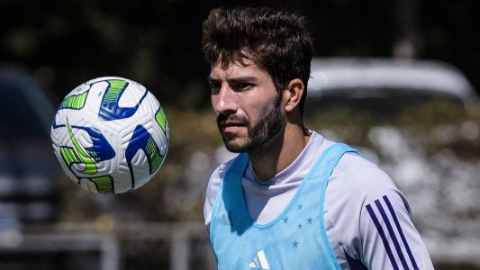 Lucas Silva em treino do Cruzeiro
