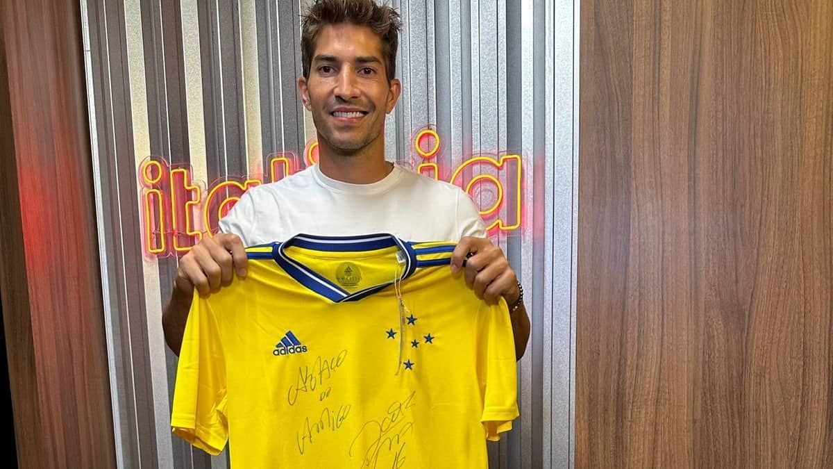 Lucas Silva escala quatro ex-jogadores do Cruzeiro em seu time dos sonhos