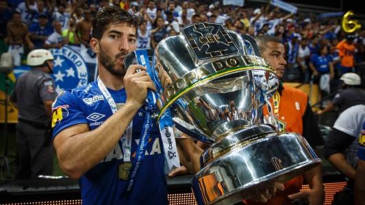 Lucas Silva fez parte da última conquista do Cruzeiro; volante voltou ao clube neste ano