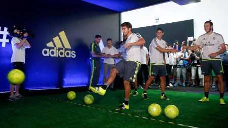 Lucas Silva, James Rodríguez e Gareth Bale em ação comercial do Real Madrid, em 2015