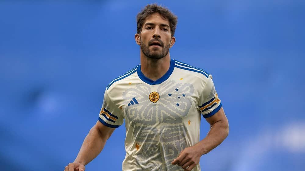 Lucas Silva vê Cruzeiro em partida 'digna de vitória' e garante: 'Vamos sair dessa'